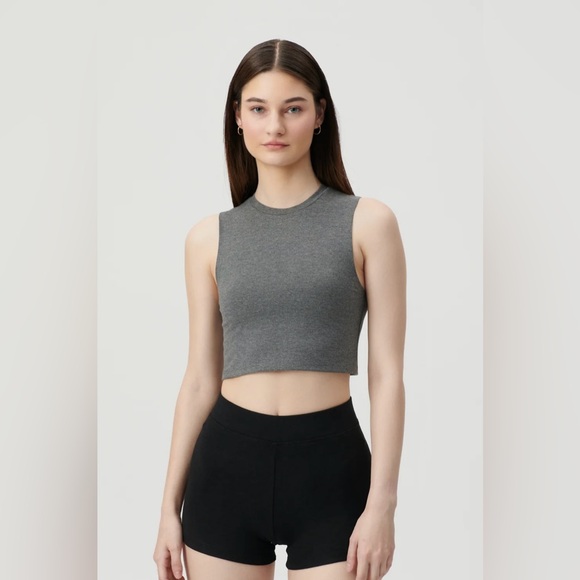 Mustt Have Lillie Crop. - Picture 2 of 5